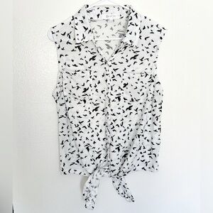 Eden & Olivia Sleeveless Button Up Tie Front Top Black / White Bird Print Large